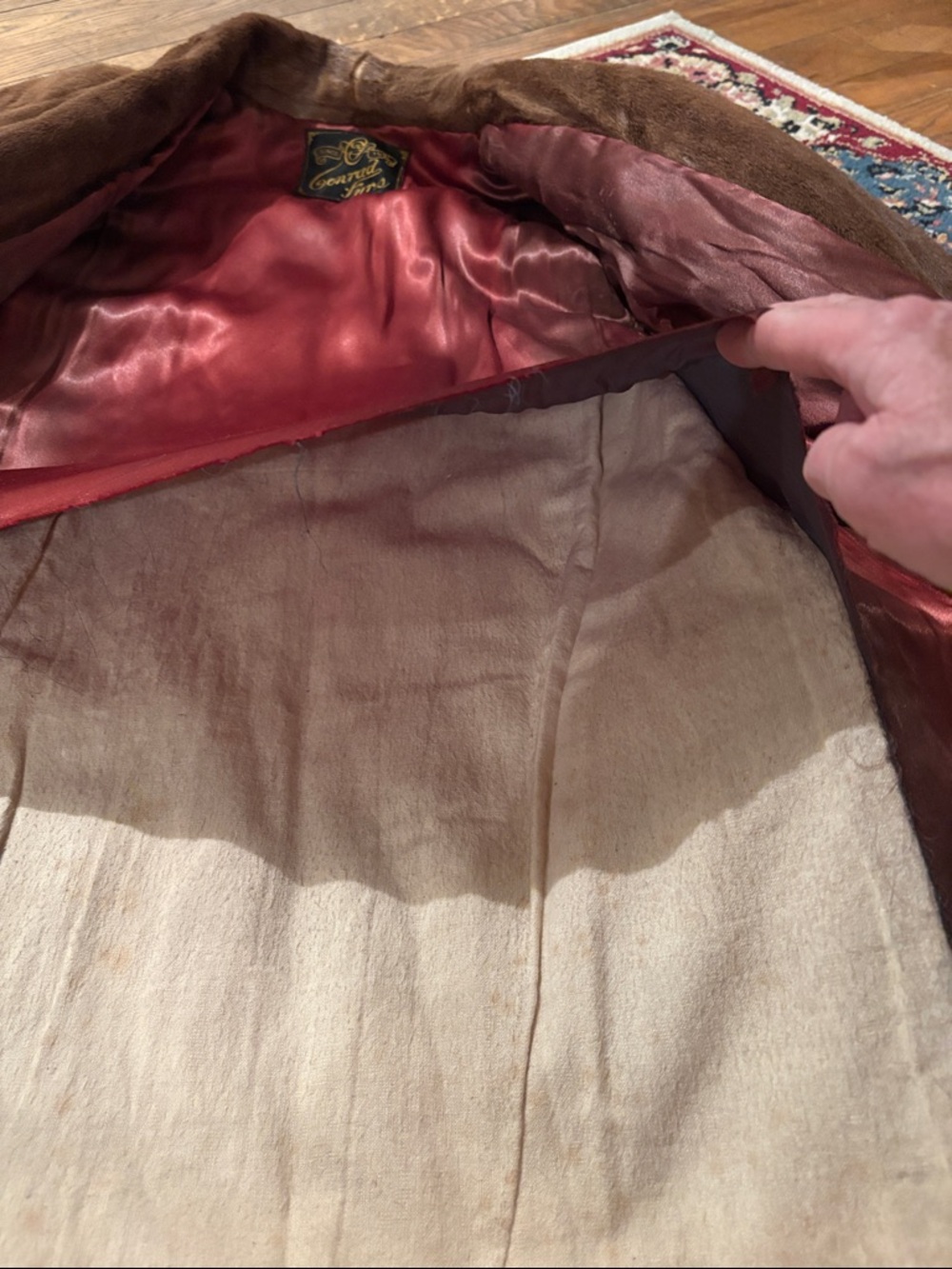 Otter Fur Coat - Picture 9 of 11